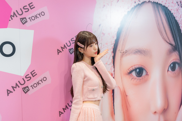 【動画】IVE チャン・ウォニョン、ガーリーな服装で渋谷Hzに登場！可愛らしい顔ハートやウィンクで会場を魅了