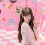 【動画】IVE チャン・ウォニョン、ガーリーな服装で渋谷Hzに登場！可愛らしい顔ハートやウィンクで会場を魅了