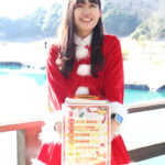 【写真特集】新井美穂、ミニスカサンタ衣装でクリスマスゴルフを盛り上げる！　