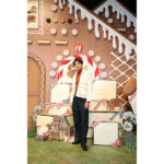 森崎ウィン、クリスマスらしい白×黒のコーデで登場！〈Gingerbread Landポップアップイベント〉