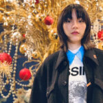 のん、輝くXmasツリーとともに…最新ヘアスタイル披露「髪を切りました」ファンからは「カワカッコイイ!」との声