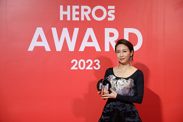 一青窈『HEROs AWARD 2023』のアーティスト部門を受賞！授与式で圧巻のライブパフォーマンスを披露