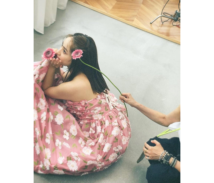 平祐奈、花柄のピンクドレスに身を包んだ『満足のいく作品』平祐奈カレンダー2024オフショ＆ファンへ愛爆発！