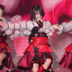 ≠ME、クリスマス気分満載のキラキラパフォーマンス！巨大ランウェイで舞う姫たち＜X’mas Countdown Party＞