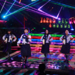 【レコ大】新しい学校のリーダーズ、首振りダンスに安住アナウンサーと川口春奈が挑戦！＜第65回 輝く！日本レコード大賞＞