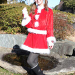 【写真特集】新井美穂、ミニスカサンタ衣装でクリスマスゴルフを盛り上げる！　