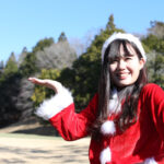 【写真特集】新井美穂、ミニスカサンタ衣装でクリスマスゴルフを盛り上げる！　