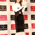 雪平莉左が「100点満点中の150点」と自信を見せた2024年カレンダー発売記念イベントに登場！お気に入りカットは「お尻の丸みを活かした水着」