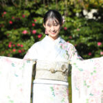 【写真特集】井本彩花、薄水色の可愛らしい晴れ着姿で登場！「嬉しいこともあれば悔しいこともあった1年」と2023年を振り返る＜2024年オスカー晴れ着撮影会＞