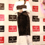 雪平莉左が「100点満点中の150点」と自信を見せた2024年カレンダー発売記念イベントに登場！お気に入りカットは「お尻の丸みを活かした水着」