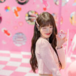 【動画】IVE チャン・ウォニョン、ガーリーな服装で渋谷Hzに登場！可愛らしい顔ハートやウィンクで会場を魅了