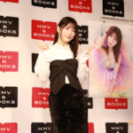 雪平莉左が「100点満点中の150点」と自信を見せた2024年カレンダー発売記念イベントに登場！お気に入りカットは「お尻の丸みを活かした水着」