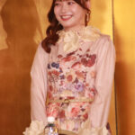 新谷姫加、上品で艶やかな薄ピンク衣装で制作発表会に登場！「ちょっと役だと思ったのに」と驚きを笑顔で語る＜明治座創業150周年ファイナル公演 舞台「メイジ・ザ・キャッツアイ」＞