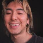 藤井風、4枚の自撮り写真を公開！リラックスした笑顔も披露