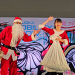 【福岡美女】サンタガール、クリスマスイブに福岡モビリティショー盛り上げる！