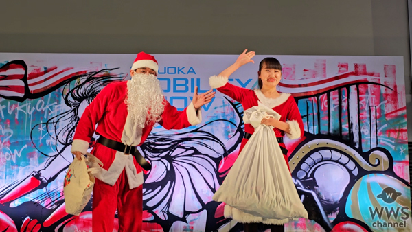 【福岡美女】サンタガール、クリスマスイブに福岡モビリティショー盛り上げる！