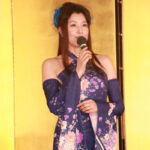 藤原紀香、華やかな肩出し青ドレスで制作発表会に登場！「可愛い彩芽ちゃんと綺麗な礼子姉さんと共演できて幸せ」＜明治座創業150周年ファイナル公演 舞台「メイジ・ザ・キャッツアイ」＞