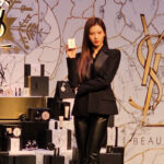 TWICE・SANA、クールビューティーなブラックジャケットで登場！＜イヴ・サンローラン・ ボーテ ジャパン アンバサダー就任会見＞
