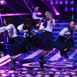 【レコ大】新しい学校のリーダーズ、首振りダンスに安住アナウンサーと川口春奈が挑戦！＜第65回 輝く！日本レコード大賞＞