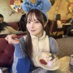 新谷姫加、あま〜いケーキに笑顔がはじけるSHOTを披露！ディズニーでの思い出写真を大量放出！