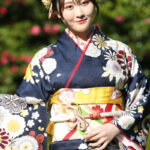 【写真特集】本田望結、オトナの美しさあふれる紺色の晴れ着姿で登場！「来年はお姉さんワールド全開でいきたい」＜2024年オスカー晴れ着撮影会＞