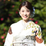 【写真特集】髙橋ひかる、白をベースにした花柄の晴れ着姿で登場！「2024年の目標は冷え性を叩きのめすこと」＜2024年オスカー晴れ着撮影会＞