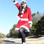 【写真特集】新井美穂、ミニスカサンタ衣装でクリスマスゴルフを盛り上げる！　