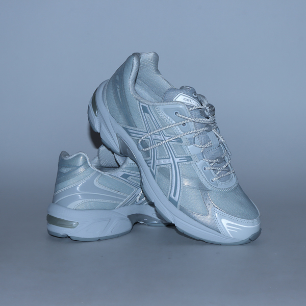 韓国発のブランド「OJOS」をサードパーティーに迎え「atmos」のフィルターを通した「ASICS」との別注モデルが登場