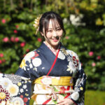 【写真特集】本田望結、オトナの美しさあふれる紺色の晴れ着姿で登場！「来年はお姉さんワールド全開でいきたい」＜2024年オスカー晴れ着撮影会＞
