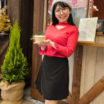 【写真特集】憧夏、わたなべまりえが可愛いすぎるミニスカ秋冬コーデで麻布台ヒルズ・クリスマスマーケットをレポート！
