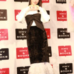 雪平莉左が「100点満点中の150点」と自信を見せた2024年カレンダー発売記念イベントに登場！お気に入りカットは「お尻の丸みを活かした水着」