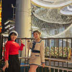 【写真特集】憧夏、わたなべまりえが可愛いすぎるミニスカ秋冬コーデで麻布台ヒルズ・クリスマスマーケットをレポート！
