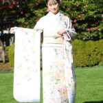 【写真特集】井本彩花、薄水色の可愛らしい晴れ着姿で登場！「嬉しいこともあれば悔しいこともあった1年」と2023年を振り返る＜2024年オスカー晴れ着撮影会＞
