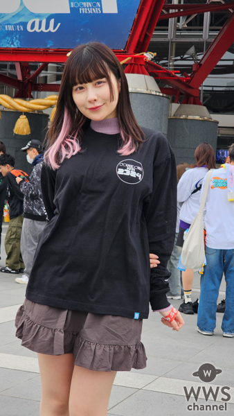 【写真特集】元まねきケチャ・宮内凛、ミニスカ×オフィシャルTシャツのフェスらしいコーデでCDJ 23/24に登場！〈COUNTDOWN JAPAN 23/24〉