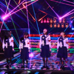 【レコ大】新しい学校のリーダーズ、首振りダンスに安住アナウンサーと川口春奈が挑戦！＜第65回 輝く！日本レコード大賞＞