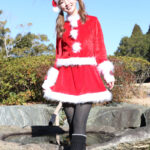 【写真特集】新井美穂、ミニスカサンタ衣装でクリスマスゴルフを盛り上げる！　