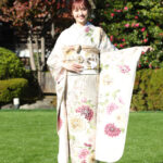 【写真特集】尾碕真花、まったりとしたクリーム色の晴れ着姿で登場！「初めてのことに挑戦する機会が多い年でした」＜2024年オスカー晴れ着撮影会＞