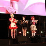 美澄空らMC3人、ミニスカ衣装で華麗にファッションショーに登場！トークと笑顔で会場を癒し温める＜東京コミコン2023＞