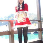 【写真特集】新井美穂、ミニスカサンタ衣装でクリスマスゴルフを盛り上げる！　