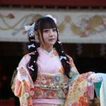 AKB48・佐藤美波、ツインテ×ピンク振袖の可愛さ120点の姿をお披露目！「二十歳も、自分らしく何も変わらず元気に頑張っていきたい」＜AKB48 2024年新成⼈メンバー ⼆⼗歳のつどい記念撮影＞