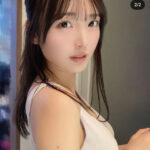 色気ムンムン！由良ゆら、舌出し×脇チラ見せshotでファンのハート撃ち抜き！！