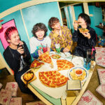 ねぐせ。アルバム収録の新曲「あの娘の胸に飛びこんで！」が、リクルート「タウンワーク」新WebCMソングに決定！