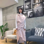 のん、白×スモーキーなピンクワンピを着こなす姿に「本当に綺麗」「大人の魅力が溢れ出ています」