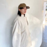 のん、妹撮影＆母からの贈り物『ベスト』合わせた全身アイボリーコーデ姿披露「自然光がふわふわ散ってた」