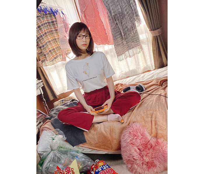 女性ファン急増中！日本一ニートとメガネが似合うセクシー女優「天宮花南」の待望の新作が1月25日に発売