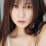 吉田朱里ファースト写真集『#rouge』『#peach』本日1月29日(月)に2冊同時発売！