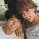 山口達也の元妻･高沢悠子、息子たちとの自撮り近影ショット「久しぶりに家族写真が撮れました」