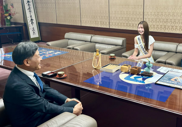ミス・ユニバーシティ日本グランプリ・鈴木梨恩、静岡市長をグランプリ受賞後に表敬訪問