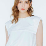 アンジェラ芽衣、光放つ肩出し豪華ドレスで新年の抱負を語る！「心と向き合うことで変化がある」
