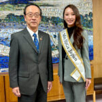 静岡県富士市出身「ミセスSDGsジャパン」グランプリ、朝日紋伽さんが富士市長を表敬訪問！